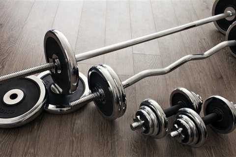 When You Should Use Barbells Instead of Dumbbells (and Vice Versa)