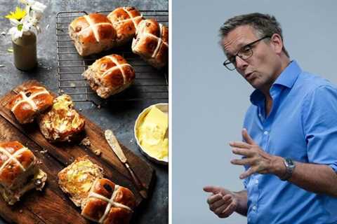 Dr Mosley shares low calorie Hot Cross Buns recipe – high in protein for weight loss – Express