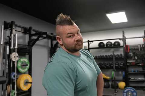 Watch Strongman Rob Kearney Take on 2 CrossFitters in a Deadlift Challenge