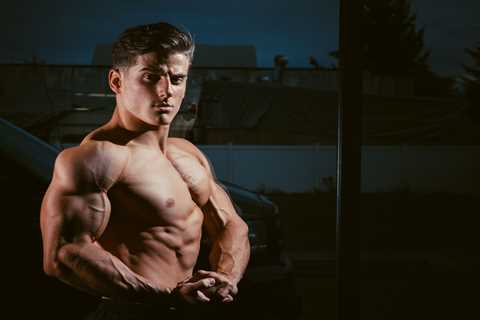 A Physique Coach Shared His 'Simple Plan' to Stay Lean and Build Muscle