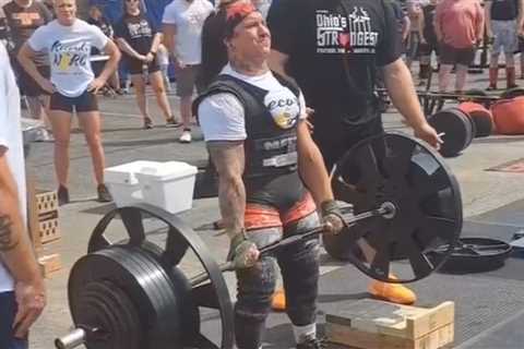 Strongwoman Kira Wrixson (U64 KG) Locks Out 6-Times Body Weight with a Monstrous 385.5-Kilogram..