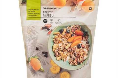 Exactly How To Pick The Healthiest Muesli For Breakfast, Per Experts